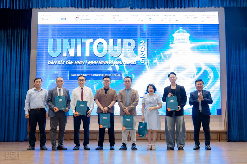 20250917074954 chuong trinh unitour 2025 tai ueh dan dat tam nhin dinh hinh ky nguyen (6)